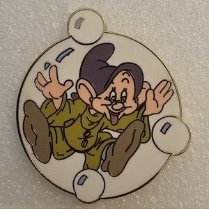 Disney DLR Snow White And The Seven Dwarfs Dopey in Large Soap Bubble Pin 1343